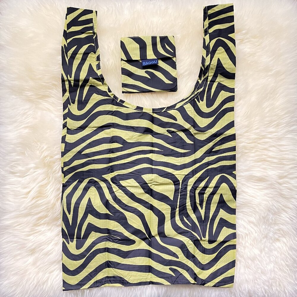 [READ] NWOT Standard Baggu - Olive Zebra Stripe